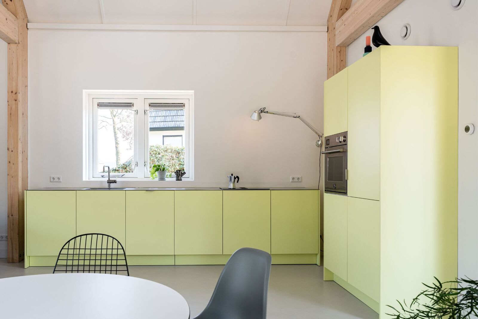 Houten keuken fronten en Farrow and Ball keukenfronten voor IKEA van BABOON